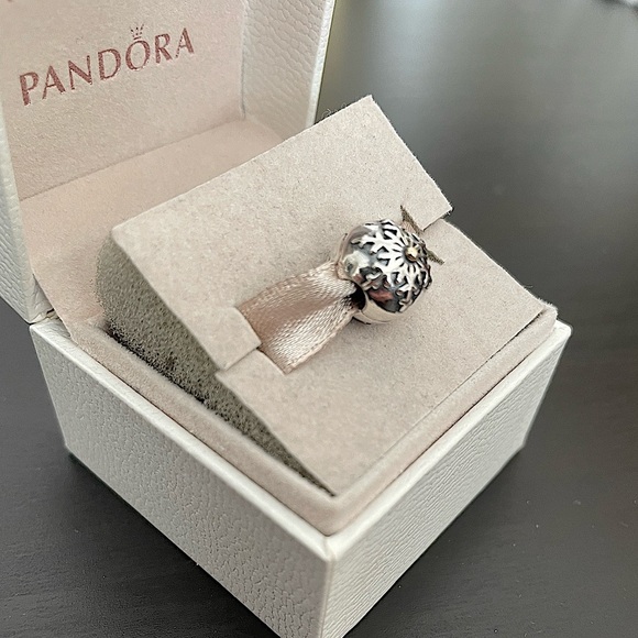 Pandora Winter Wonderland Clip - Picture 3 of 3